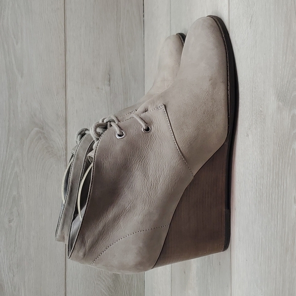 Cole Haan Womens Ankle Leather Wedge Heels Lace Up Boots shoes sz 11B - Picture 2 of 11